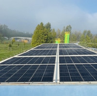 Veolia instaluje na desítkách svých budov FVE a snižuje emise CO2 o stovky tun